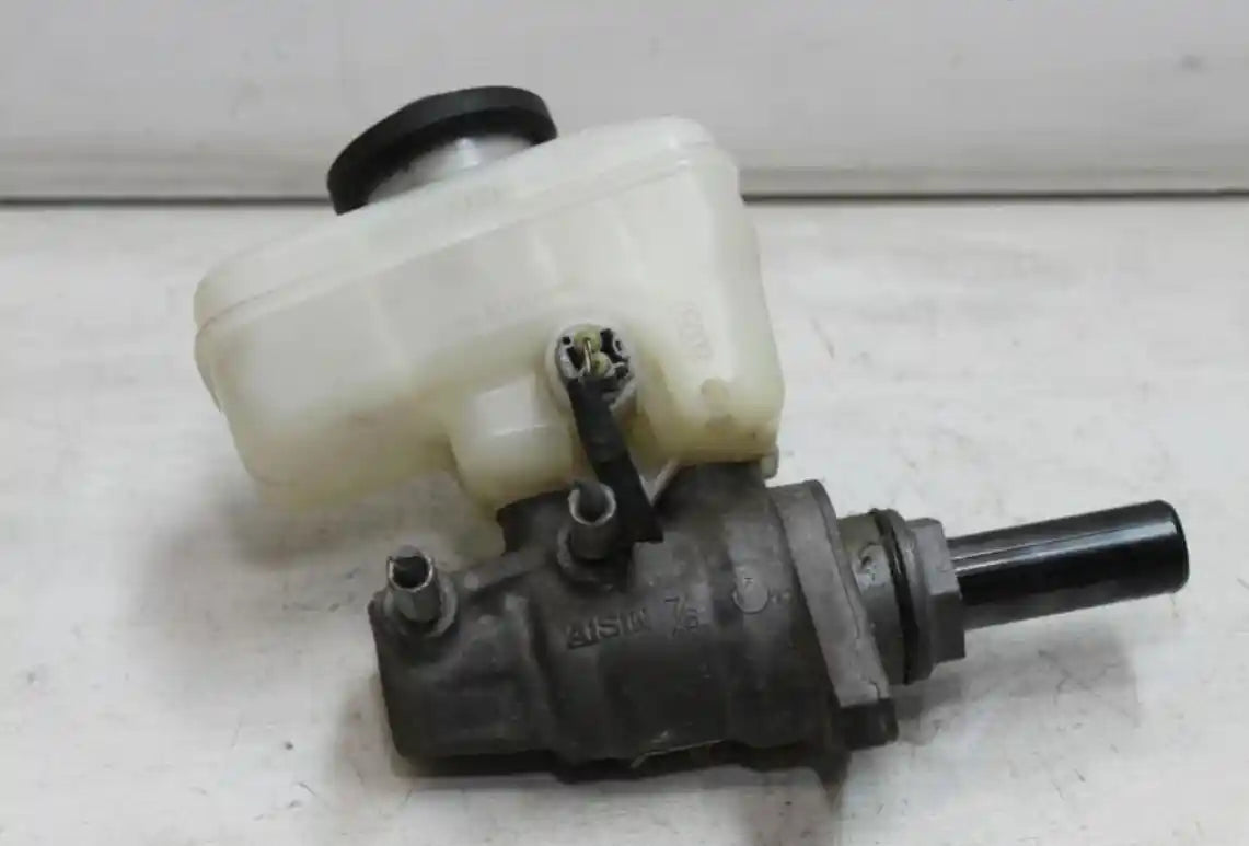 Used Lexus, IS250/IS250C Master Cylinder Gse20R, Auto T/M, 11/05-12/14 J23820 2006 – main images - All Good Parts