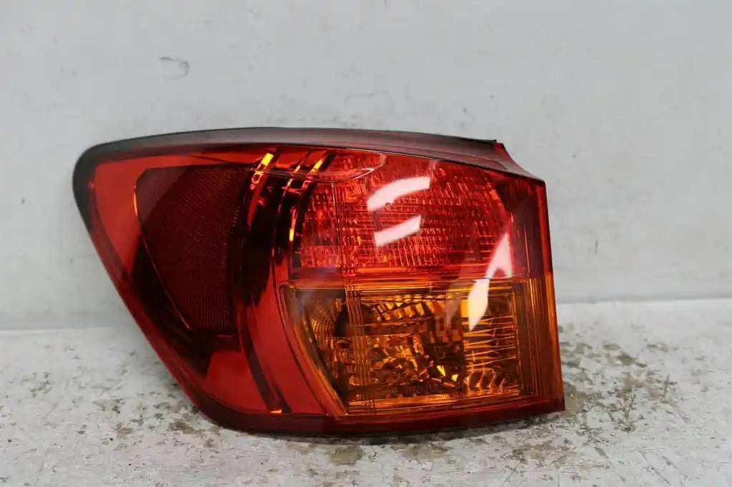 Used Lexus, Is250/Is250C Left Taillight Is250 Gse20R Sedan Horizontal Type 11/05 09/08 2006 – main images - All Good Parts