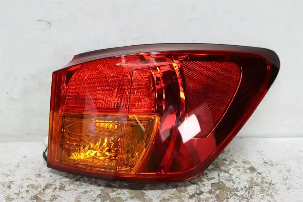 Used Lexus, Is250/Is250C Right Taillight Is250 Gse20R Sedan Horizontal Type 11/05 09/08 2006 – main images - All Good Parts