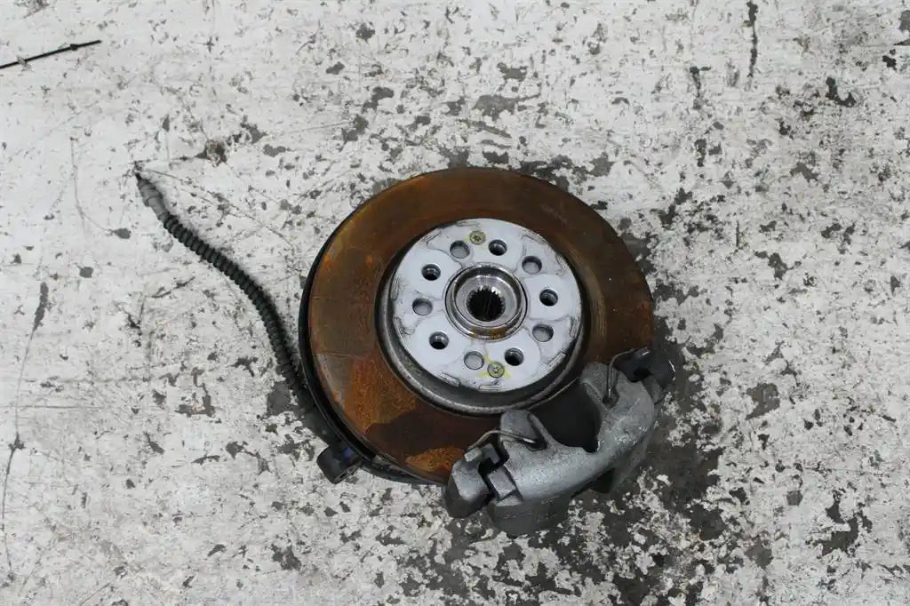 Used MG, Zs Left Front Hub Assembly Azs1 09/17 2023 – image 1 - All Good Parts