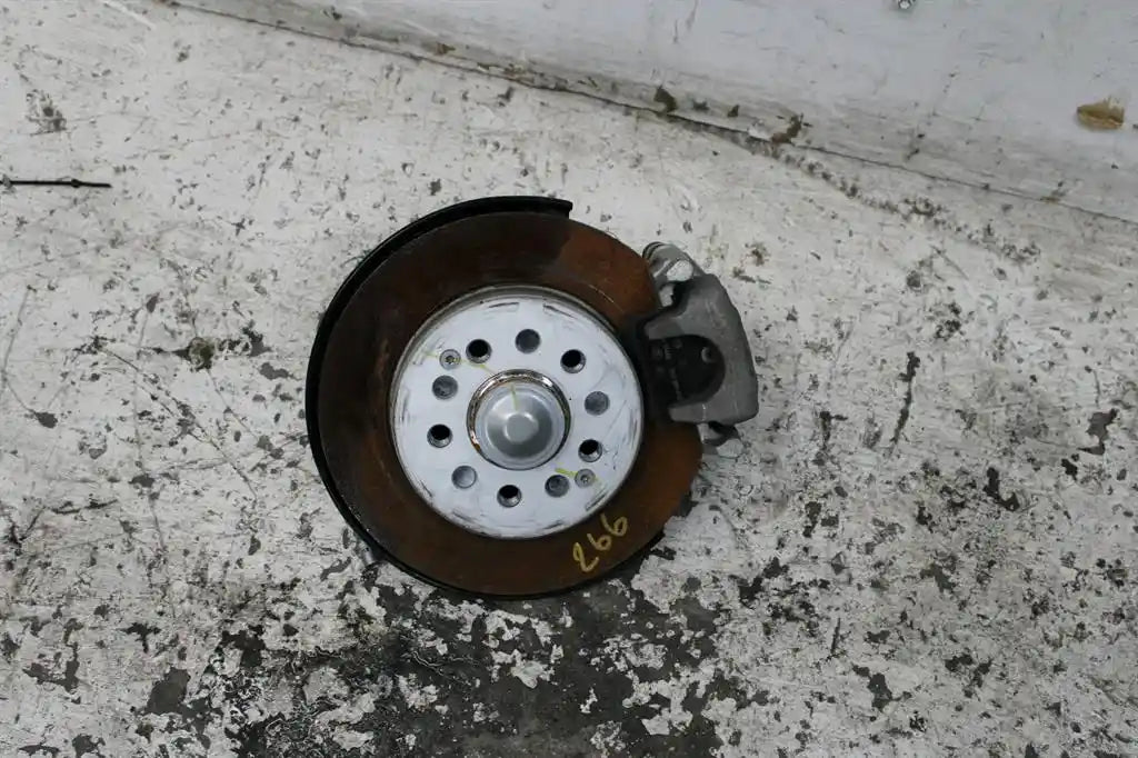 Used MG, Zs Left Rear Hub Assembly Azs1 09/17 2023 – image 1 - All Good Parts