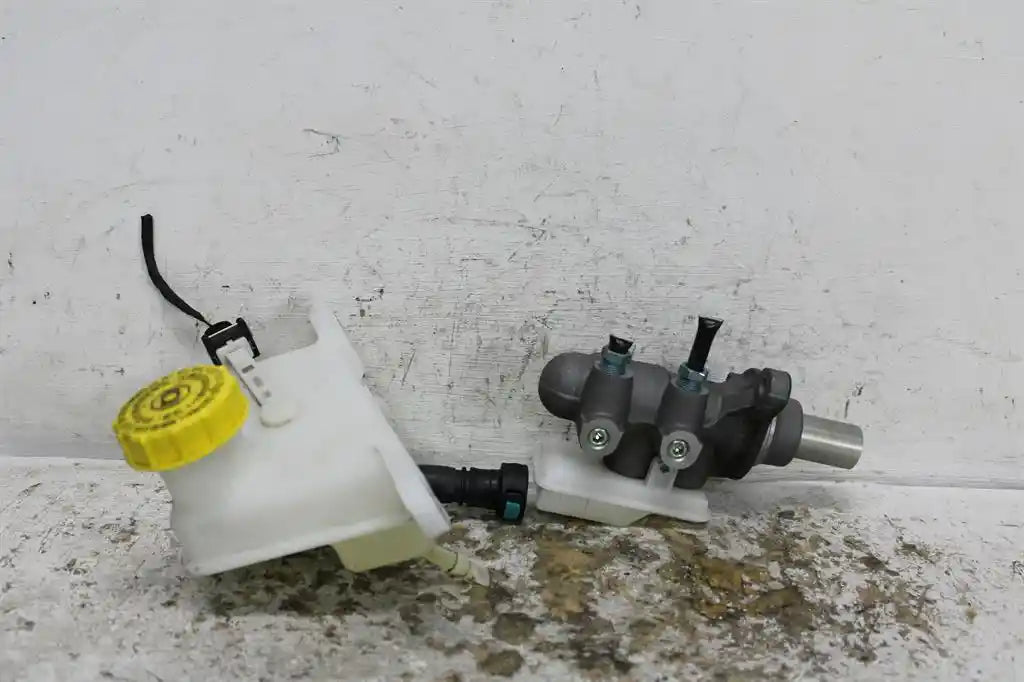 Used MG, Zs Master Cylinder Azs1 09/17 2023 – image 1 - All Good Parts