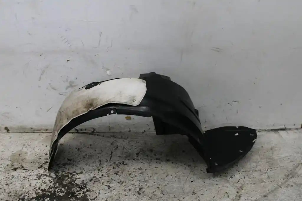 Used MG, Zs Right Guard Liner Azs1 Front 09/17 2023 – image 1 - All Good Parts