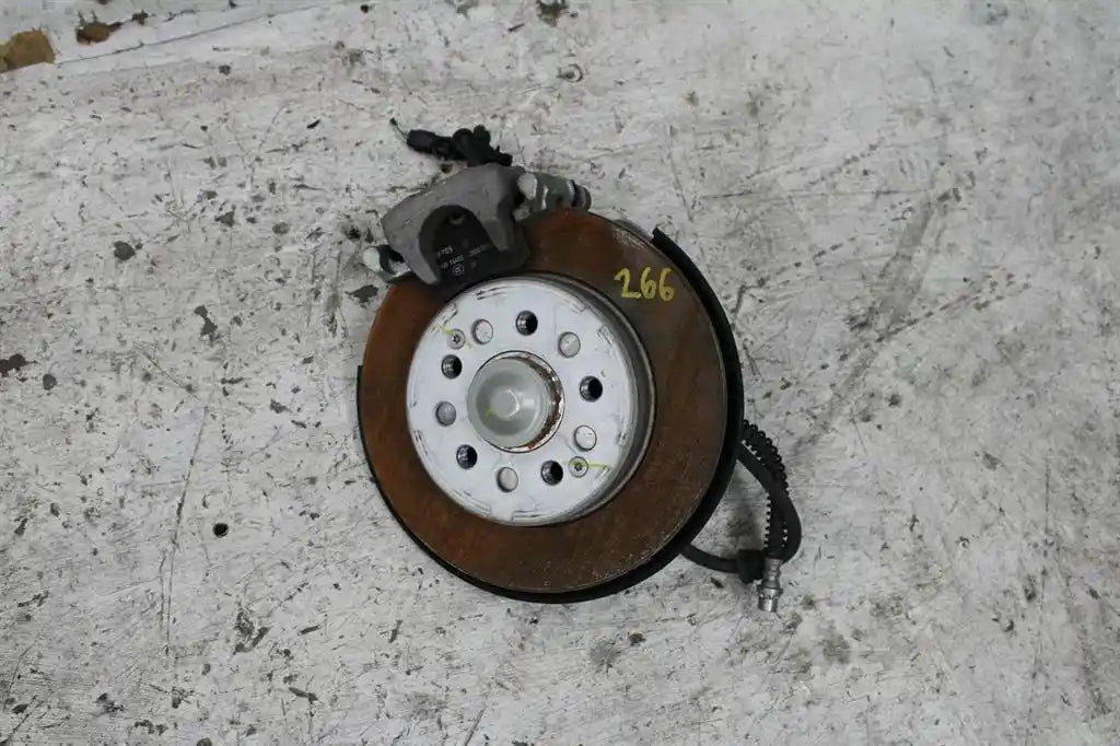 Used MG, Zs Right Rear Hub Assembly Azs1 09/17 2023 – image 1 - All Good Parts
