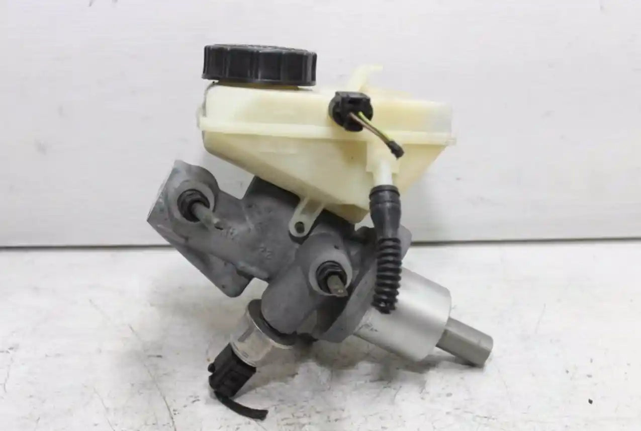 Used MINI, Cooper Master Cylinder R50 04/01-12/08 1053 2005 – main images - All Good Parts
