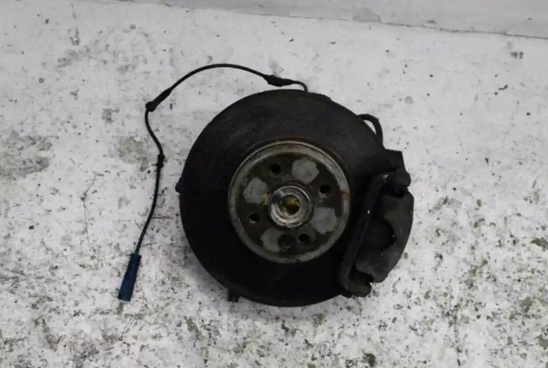 Used MINI, Cooper Right Front Hub Assembly R55/R56/R57, Wagon/3Dr Hatch/Cabrio, 03/07-05/15 J15153 2012 – main images - All Good Parts