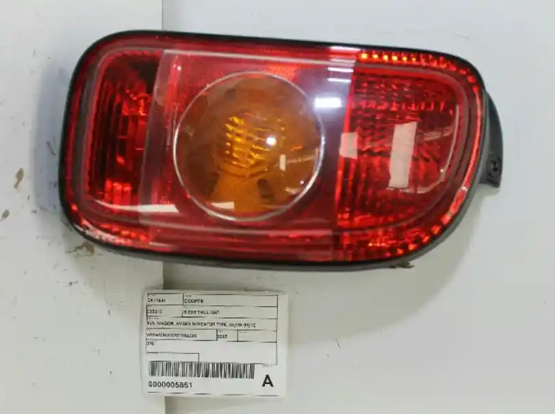 Used MINI, Cooper Right Taillight R55 Wagon Amber Indicator Type 03/08 09/10 2008 – image 1 - All Good Parts