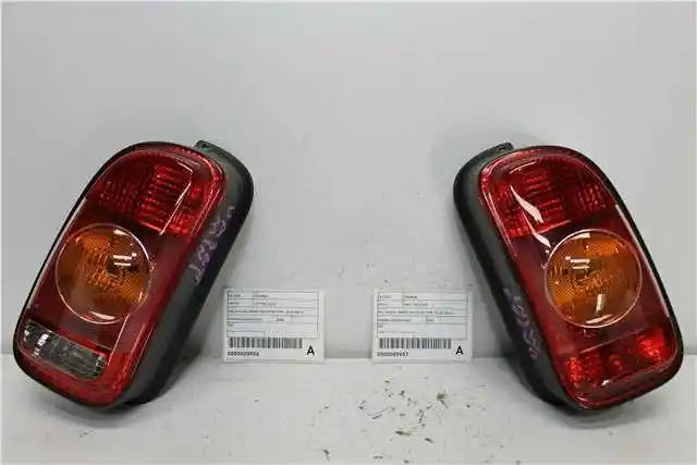Used MINI, Cooper Right Taillight R55 Wagon Amber Indicator Type 03/08 09/10 2008 – image 1 - All Good Parts