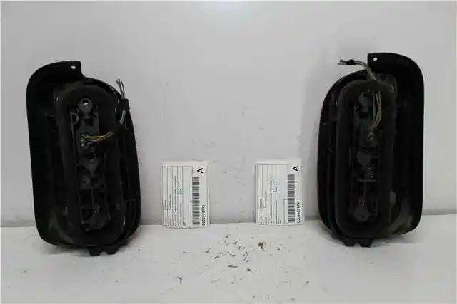 Used MINI, Cooper Right Taillight R55 Wagon Amber Indicator Type 03/08 09/10 2008 – image 1 - All Good Parts