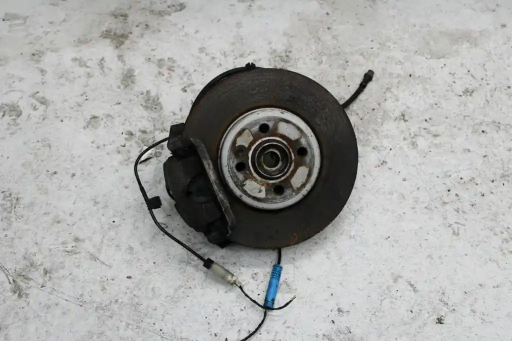 Used MINI, Cooper Left Front Hub Assembly R55/R56/R57, Wagon/3Dr Hatch/Cabrio, 03/07-05/15 J15153 2007 – main images - All Good Parts
