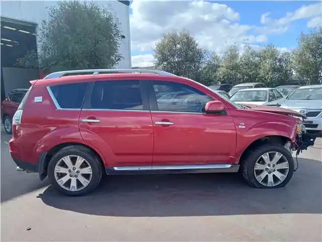 Used Mitsubishi Outlander 2009 – image 2 - All Good Parts