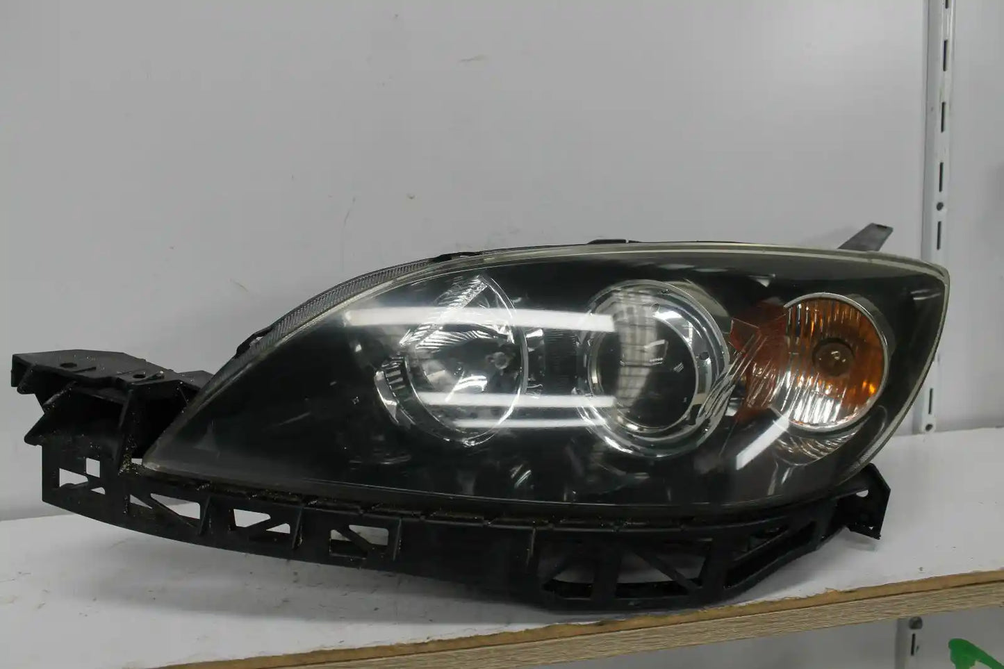 Used Mazda, 3 Left Headlamp Bk Hatch Xenon (Hid Type) 3 Pin Plug Electric Adjust Type 10/03 04/09 2005 – image 1 - All Good Parts