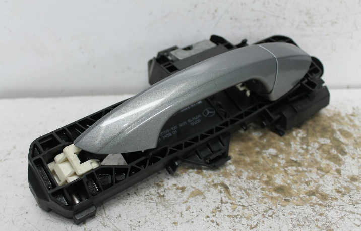 Used Mercedes, C Class Door Handle Rh Front Outer W204 07/07 01/15 2009 – image 1 - All Good Parts