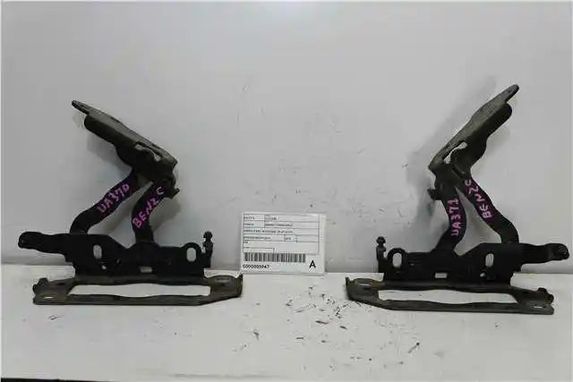 Used Mercedes, C Class Bonnet Hinge/Strut Hinges (Pair) W204/S204 07/07 07/14 2012 – image 1 - All Good Parts