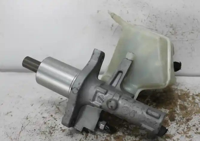 Used Mercedes, C Class Master Cylinder W204 2007 01/15 2009 – image 1 - All Good Parts