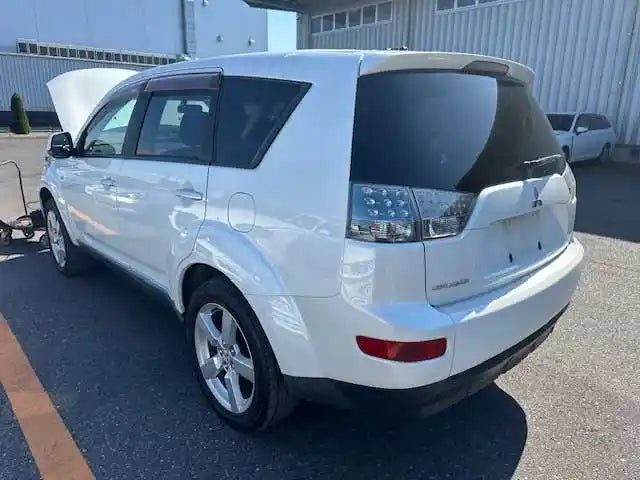 Used Mitsubishi Outlander 2006 – image 3 - All Good Parts