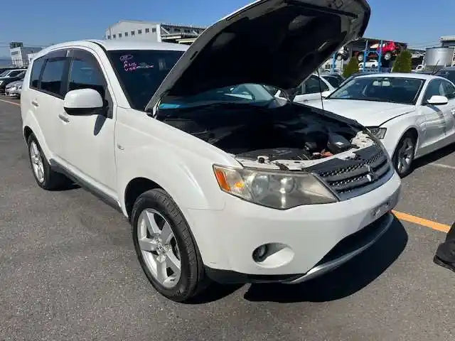 Used Mitsubishi Outlander 2006 – image 2 - All Good Parts