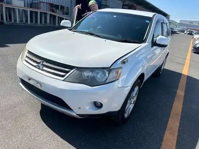Used Mitsubishi Outlander 2006 – image 1 - All Good Parts