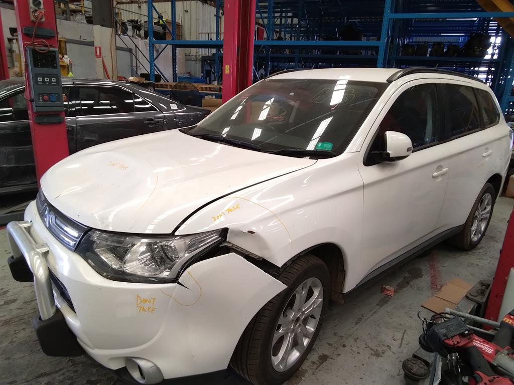 Used Mitsubishi Outlander 2014 – image 3 - All Good Parts