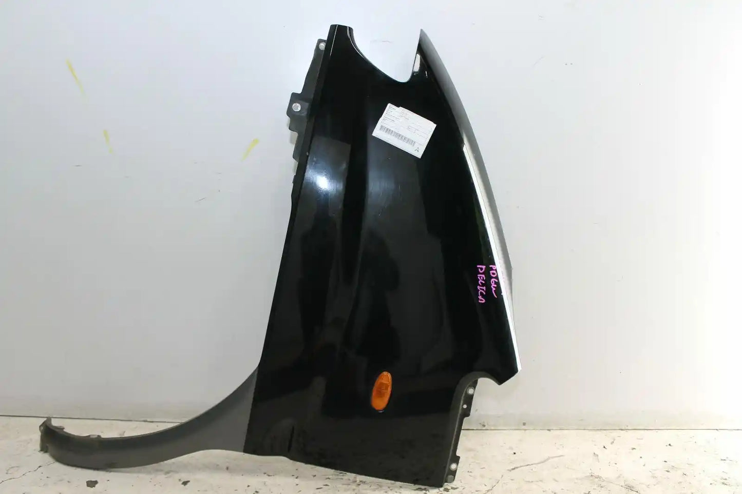 Used Mitsubishi, Delica Left Guard Spacegear 06/97 2000 – image 1 - All Good Parts