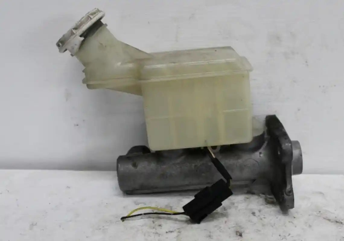 Used Mitsubishi, Delica Master Cylinder Spacegear 90-07 822 2001 – main images - All Good Parts