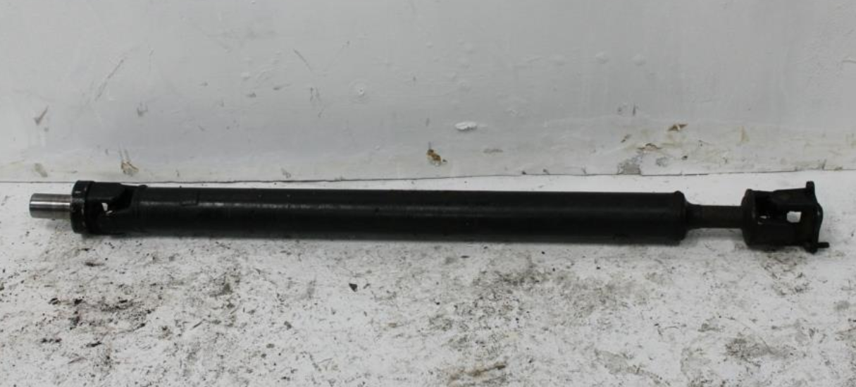 Used Mitsubishi, Delica Rear Prop Shaft Spacegear, 2.8, 4M40, 90- J822 2001 – main images - All Good Parts