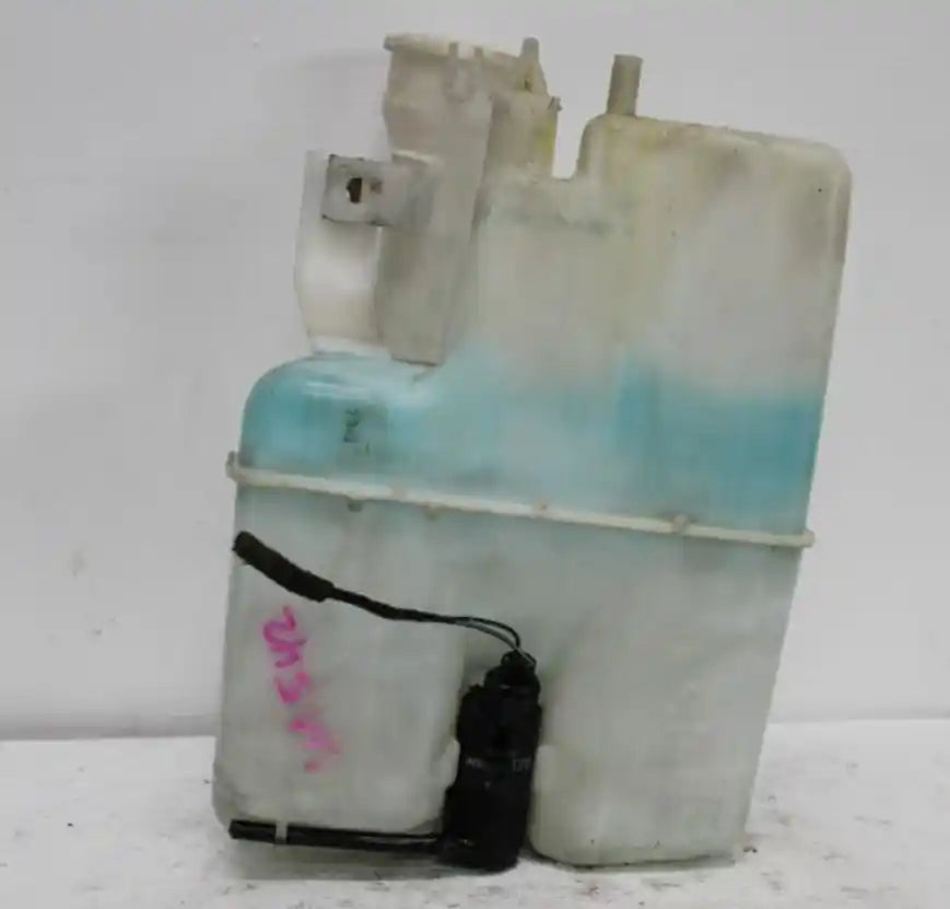 Used Mitsubishi, Delica Washer Bottle Spacegear 90- J822 2001 – main images - All Good Parts