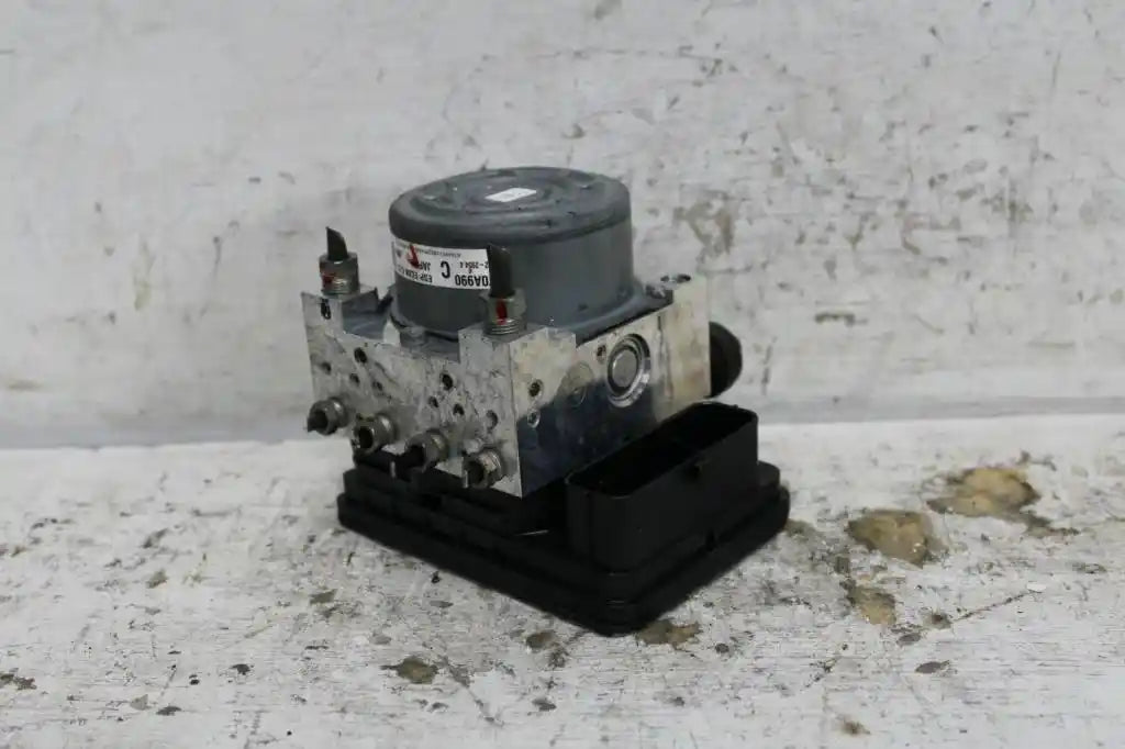 Used Mitsubishi, Outlander Abs Pump/Modulator Zj P/N 4670A990 10/12 03/15 2014 – image 1 - All Good Parts
