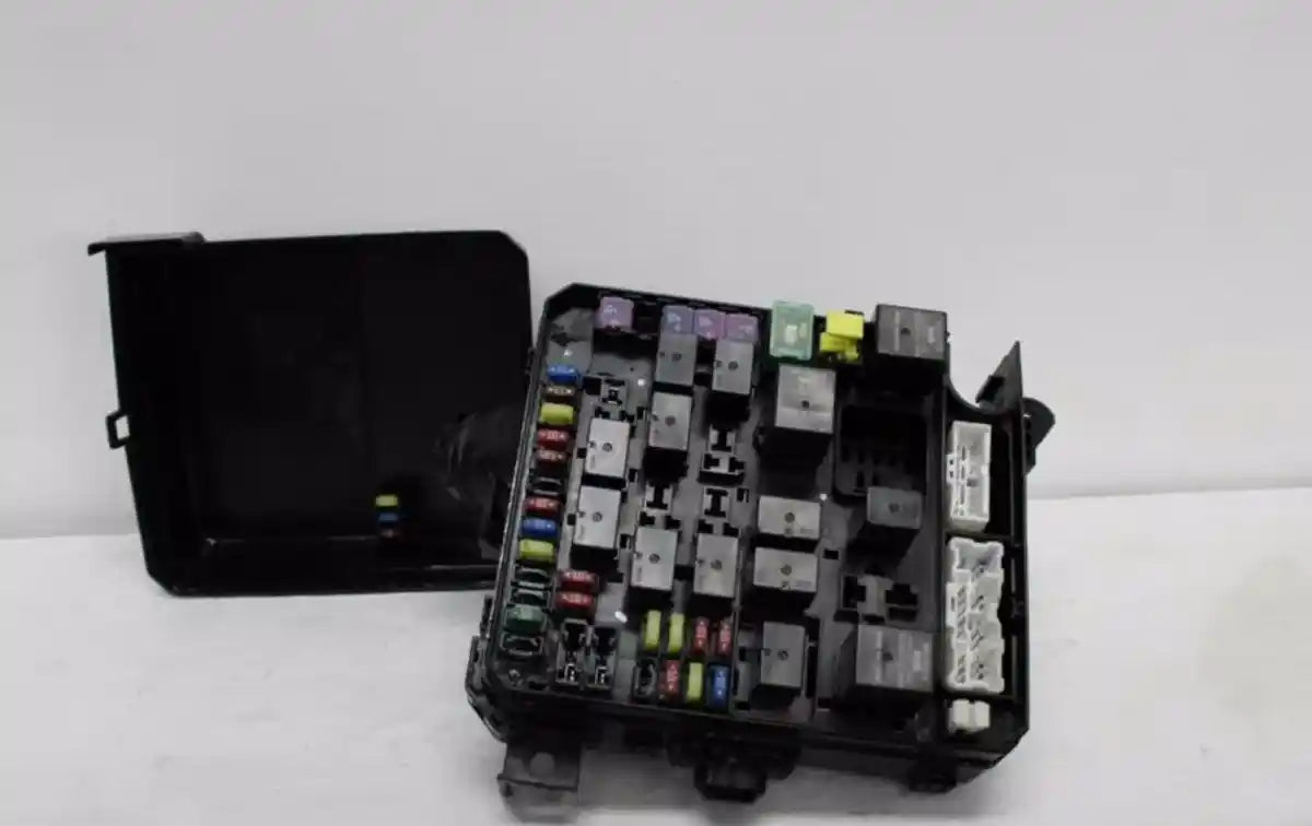 Used Mitsubishi, Outlander Fuse Box, Zg, 11/06-09/09 J4250 2007 – image 2 - All Good Parts