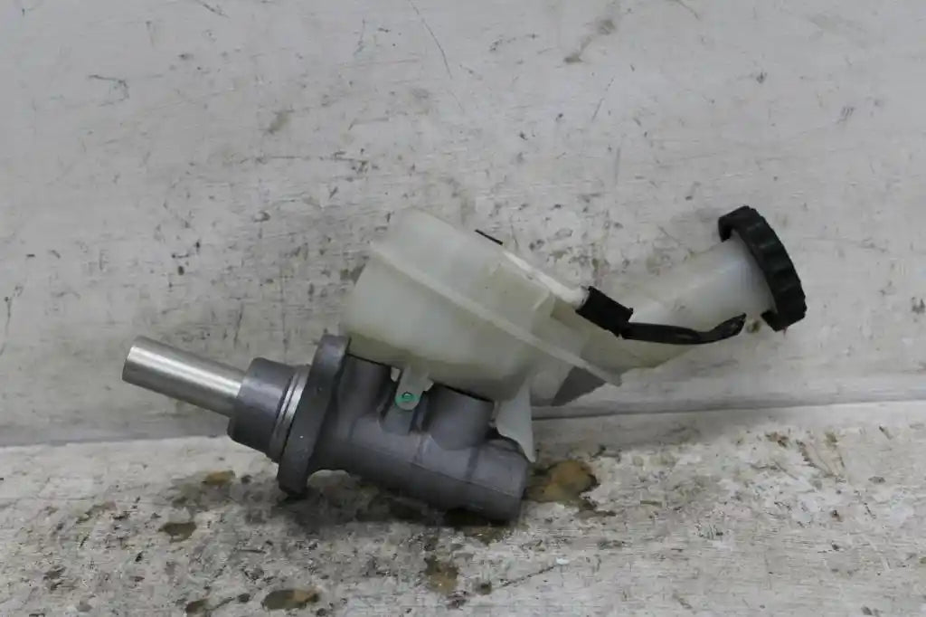 Used Mitsubishi, Outlander Master Cylinder Zj 10/12 03/15 2014 – image 1 - All Good Parts