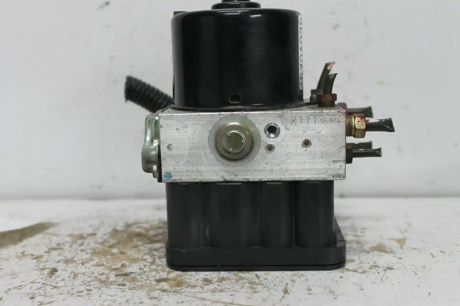 Used Mitsubishi, Outlander Abs Pump/Modulator Zg 2.4 11/06 09/09 2006 – image 1 - All Good Parts