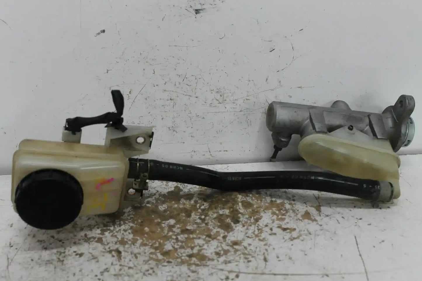 Used Nissan, Murano Master Cylinder Z50 05/02 12/08 2005 – image 1 - All Good Parts