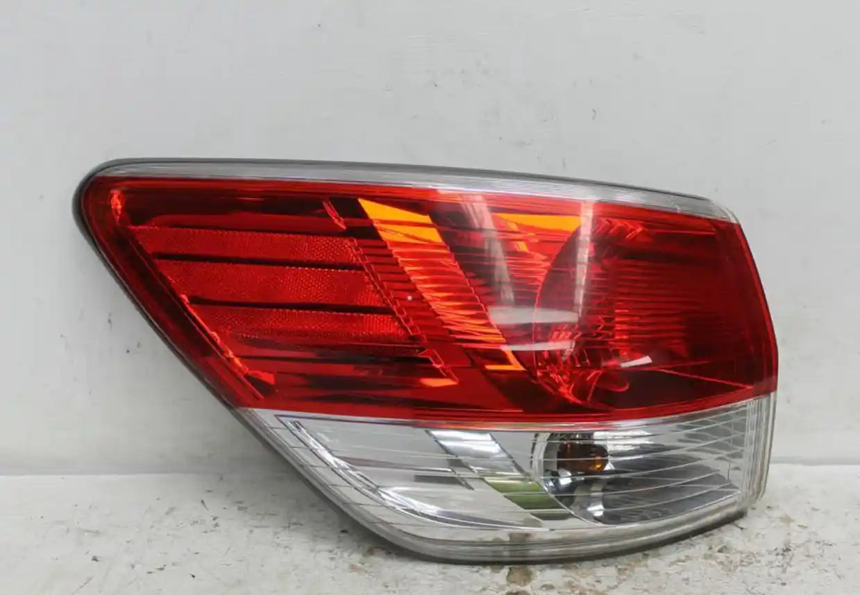 Used Nissan, Pathfinder Left Taillight R52 06/13 11/16 2015 – image 1 - All Good Parts