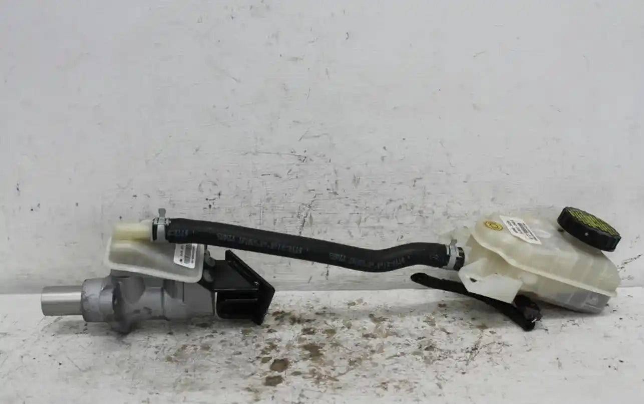 Used Nissan, Pathfinder Master Cylinder R52 06/13 04/21 2015 – image 1 - All Good Parts