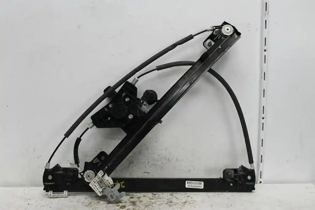 Used Nissan, Pathfinder Right Front Window Reg/Motor R52 06/13 04/21 2015 – image 1 - All Good Parts