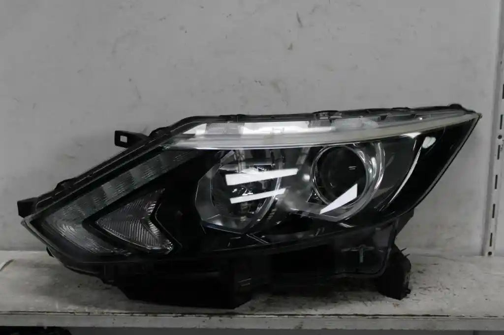 Used Nissan, Qashqai Left Headlamp J11 St/Ts Halogen Type 12/13 06/17 2017 – image 1 - All Good Parts