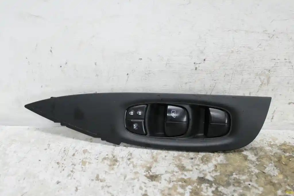Used Nissan, Qashqai Power Window Switch Rh Front (Master Switch) Early Type (Only Drivers Door Auto Type) J11 12/13 06/17 2017 – image 1 - All Good Parts