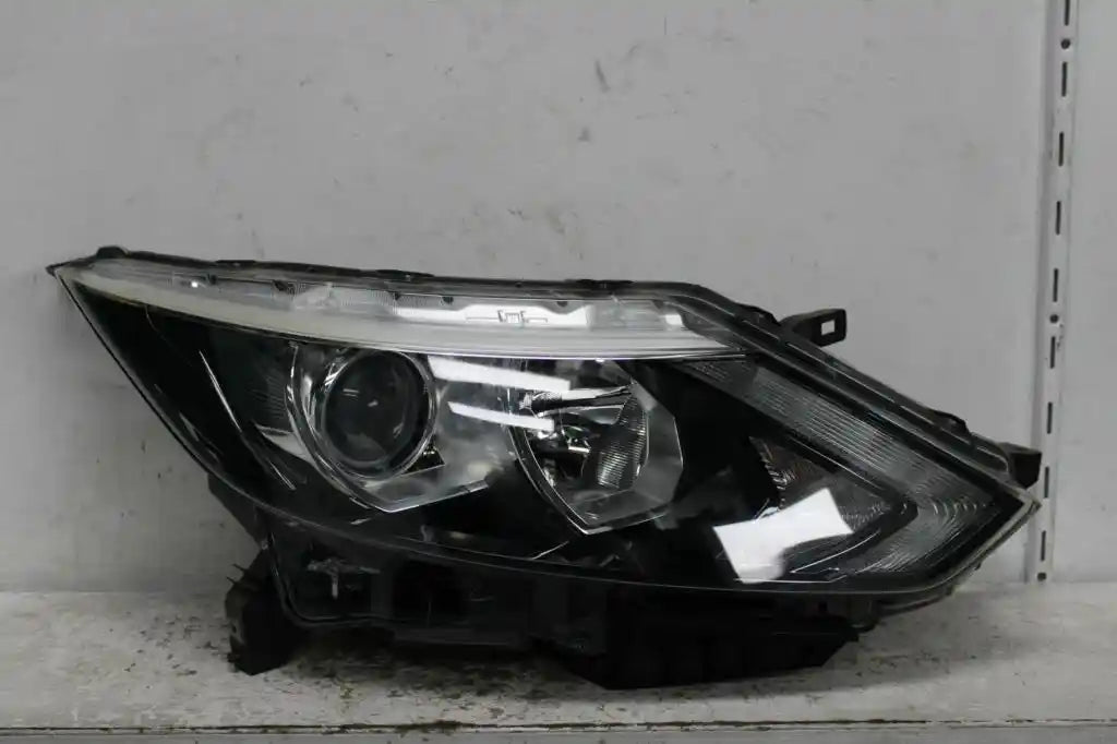 Used Nissan, Qashqai Right Headlamp J11 St/Ts Halogen Type 12/13 06/17 2017 – image 1 - All Good Parts
