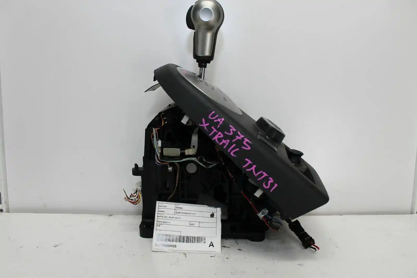 Used Nissan, Xtrail Gear Stick/Shifter Auto T31 09/07 03/14 2007 – image 1 - All Good Parts