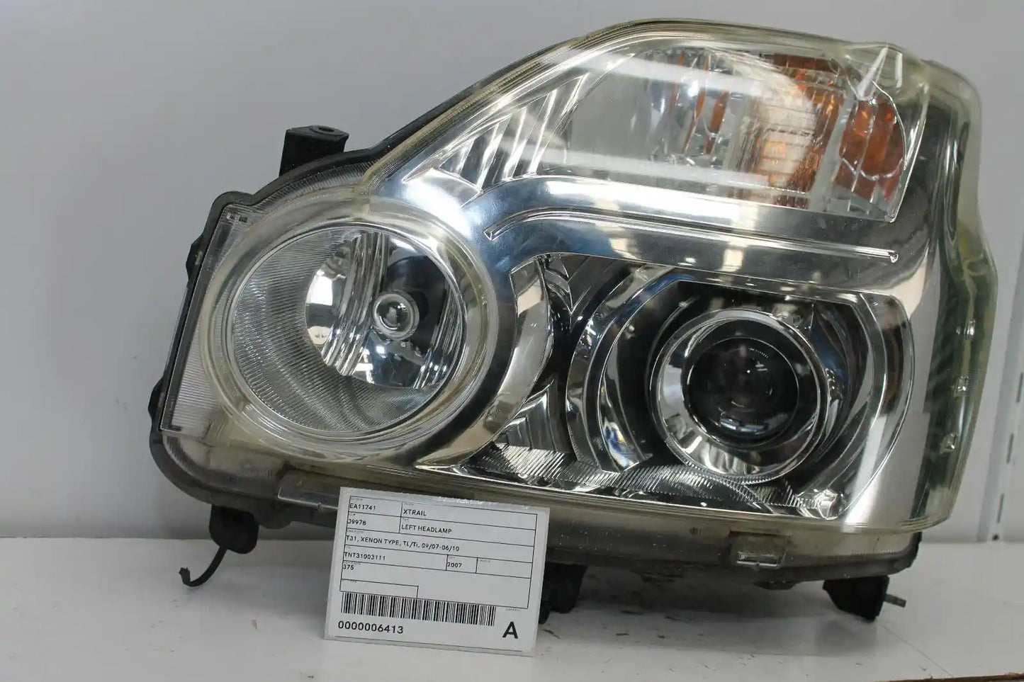 Used Nissan, Xtrail Right Headlamp T31 Xenon Type Tl/Ti 09/07 06/10 2007 – image 1 - All Good Parts