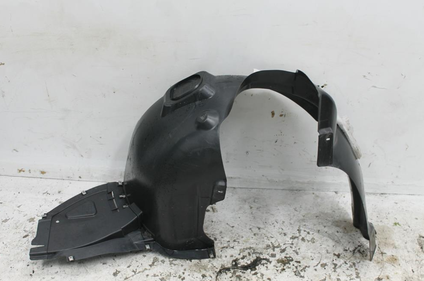 Used Skoda, Fabia Right Guard Liner Nj 01/15 08/21 2020 – image 1 - All Good Parts