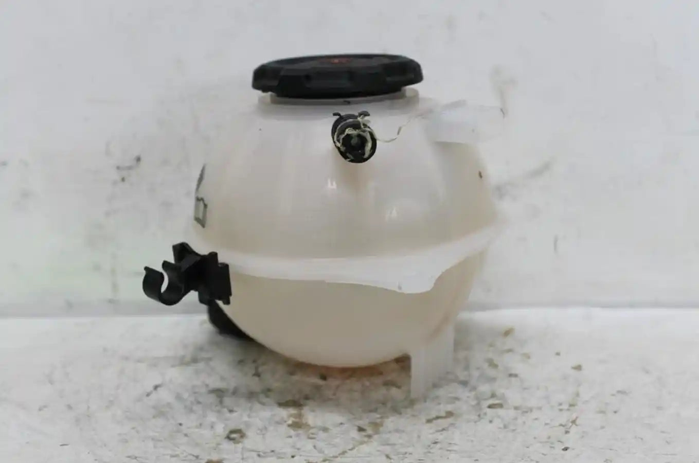 Used Skoda, Fabia Overflow Bottle Nj 01/15 08/21 2020 – image 1 - All Good Parts
