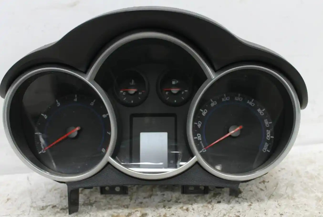 Used Holden, Cruze Instrument Cluster Instrument Cluster Petrol Auto T/M Cd/Equipe Jh 03/11 01/17 2015 – image 1 - All Good Parts