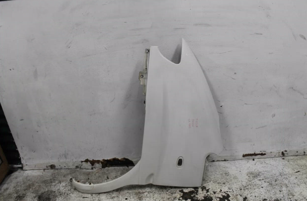Used Mitsubishi, Delica, Left Guard Spacegear, 06/97- 2001 – main images - All Good Parts