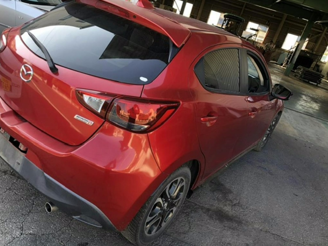 Mazda, 2 Right Taillight Dj, In Body, Hatch, W/ Led Type, Lens# 220-18373, 09/14-10/19