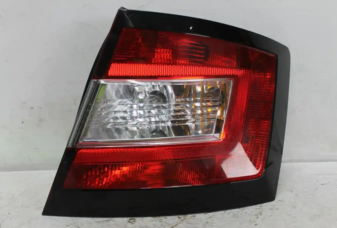 Used Skoda, Fabia Right Taillight Nj Hatch Halogen Type 01/15 08/21 2020 – image 1 - All Good Parts