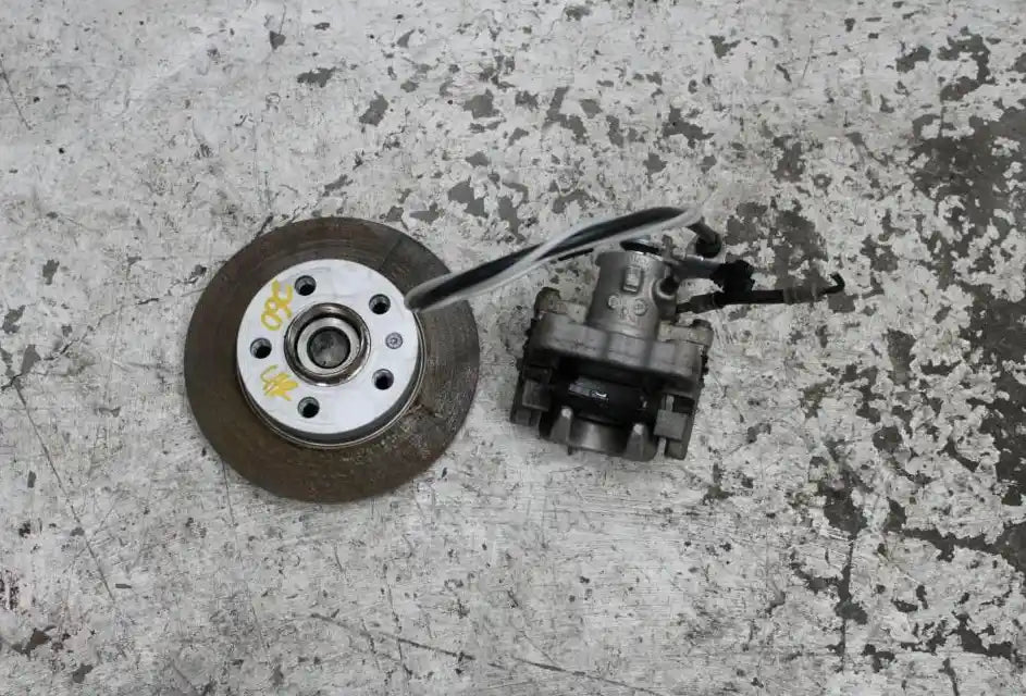 Used Skoda, Kamiq Left Rear Hub Assembly Nw 06/20 2023 – image 1 - All Good Parts