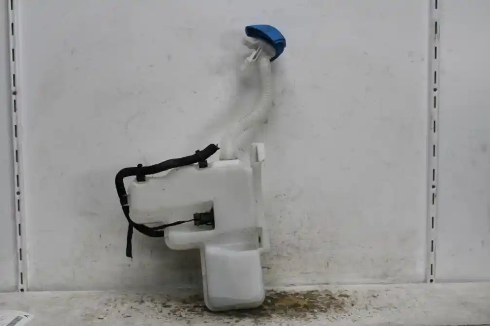 Used Skoda, Kamiq Washer Bottle Nw 06/20 2023 – image 1 - All Good Parts