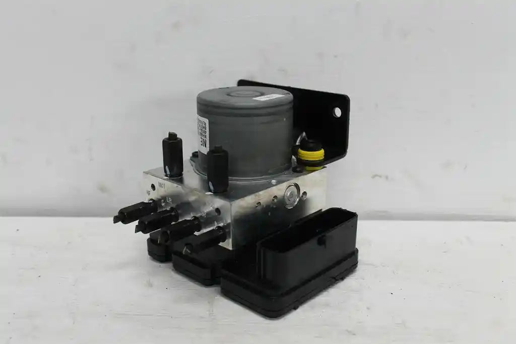 Used Ssangyong, Rexton Abs Pump/Modulator Y400 10/18 2023 – image 1 - All Good Parts