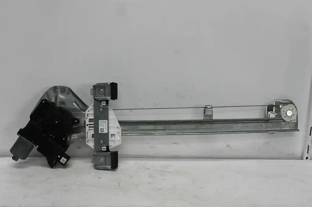 Used Ssangyong, Rexton Left Rear Wnd Reg/Motor Y400 10/18 2023 – image 1 - All Good Parts